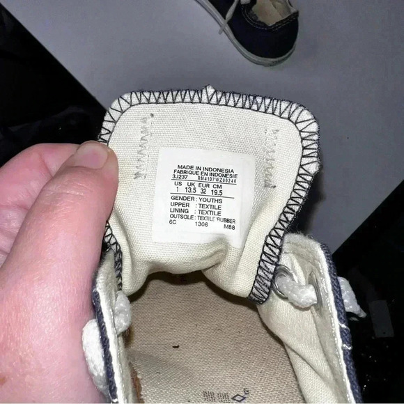 Converse Chuck Taylor all star shoes youth size 1 Grey  & White Barely Worn - Picture 7 of 7